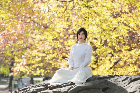 La praticante del Falun Gong Jennifer Zeng al Central Park, New York