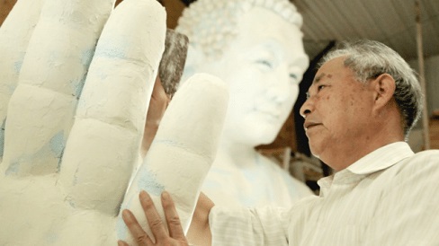 Il praticante del Falun Gong, artista e scultore Zhang Kunlun.